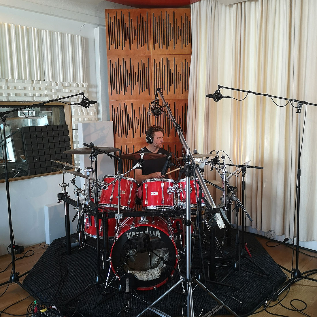 [Translate to Englich:] Steve_Aho_Drum_Recording
