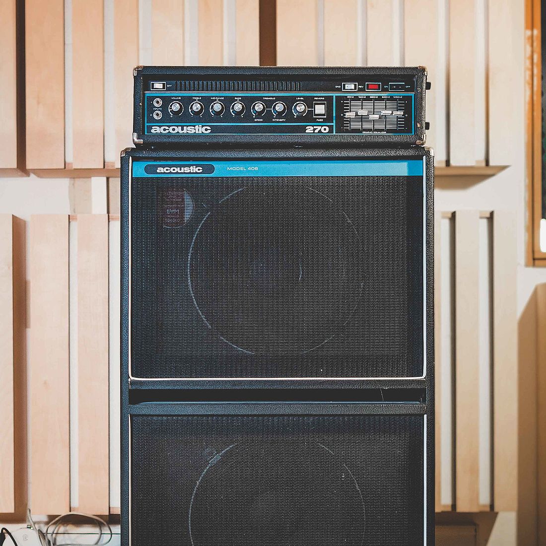 [Translate to Englich:] Acoustic_270_bass_amp